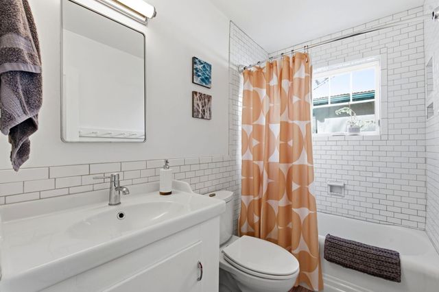 611 Keleher Avenue NW, Albuquerque, NM 87102