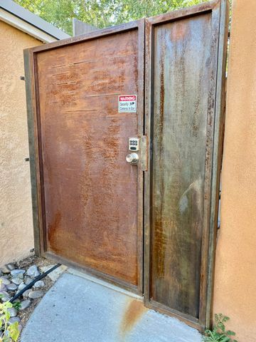 611 Keleher Avenue NW, Albuquerque, NM 87102