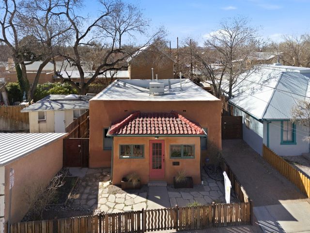 611 Keleher Avenue NW, Albuquerque, NM 87102