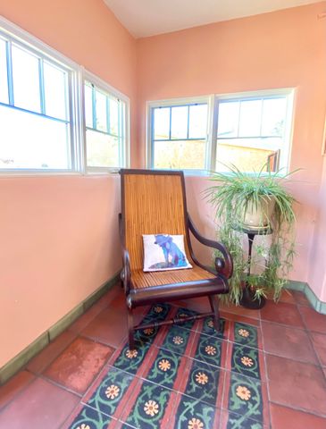 611 Keleher Avenue NW, Albuquerque, NM 87102