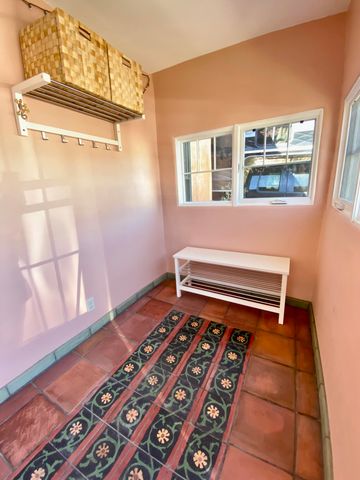 611 Keleher Avenue NW, Albuquerque, NM 87102