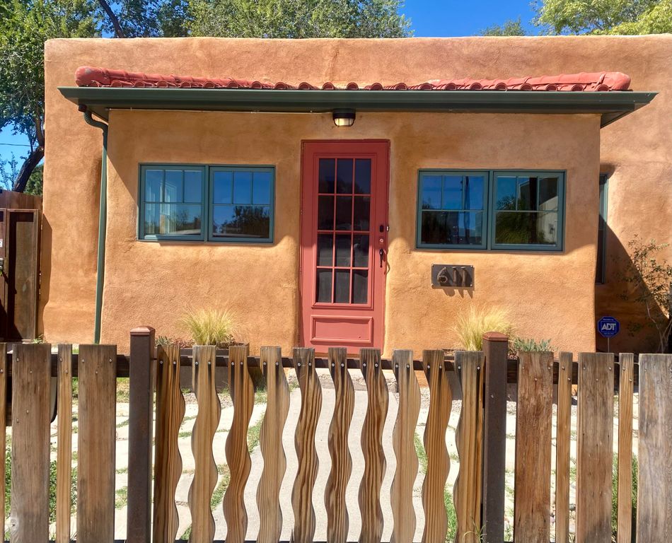 611 Keleher Avenue NW, Albuquerque, NM 87102