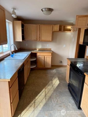 1150 NE Larson Boulevard, Belfair, WA 98528