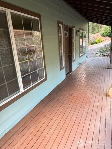 1150 NE Larson Boulevard, Belfair, WA 98528