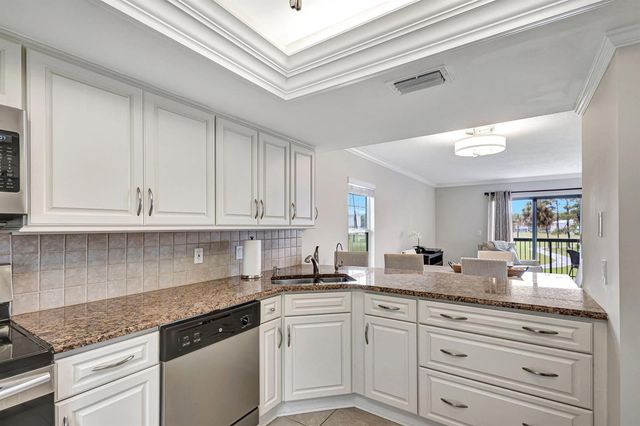 18350 SE WOOD HAVEN Lane F, Jupiter, FL 33469