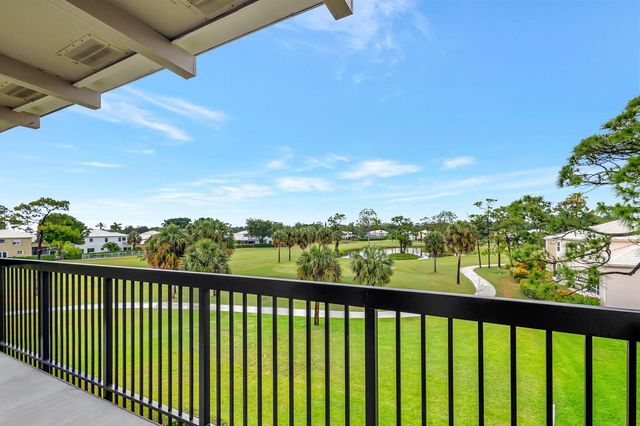 18350 SE WOOD HAVEN Lane F, Jupiter, FL 33469
