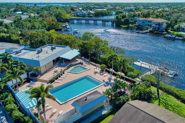 18350 SE WOOD HAVEN Lane F, Jupiter, FL 33469
