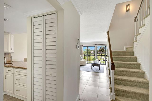 18350 SE WOOD HAVEN Lane F, Jupiter, FL 33469