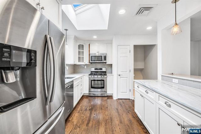 23 Hampshire Road, Paramus, NJ 07652