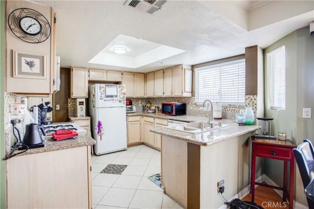 219 N Adams 8, Glendale, CA 91206