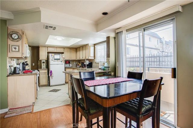 219 N Adams 8, Glendale, CA 91206