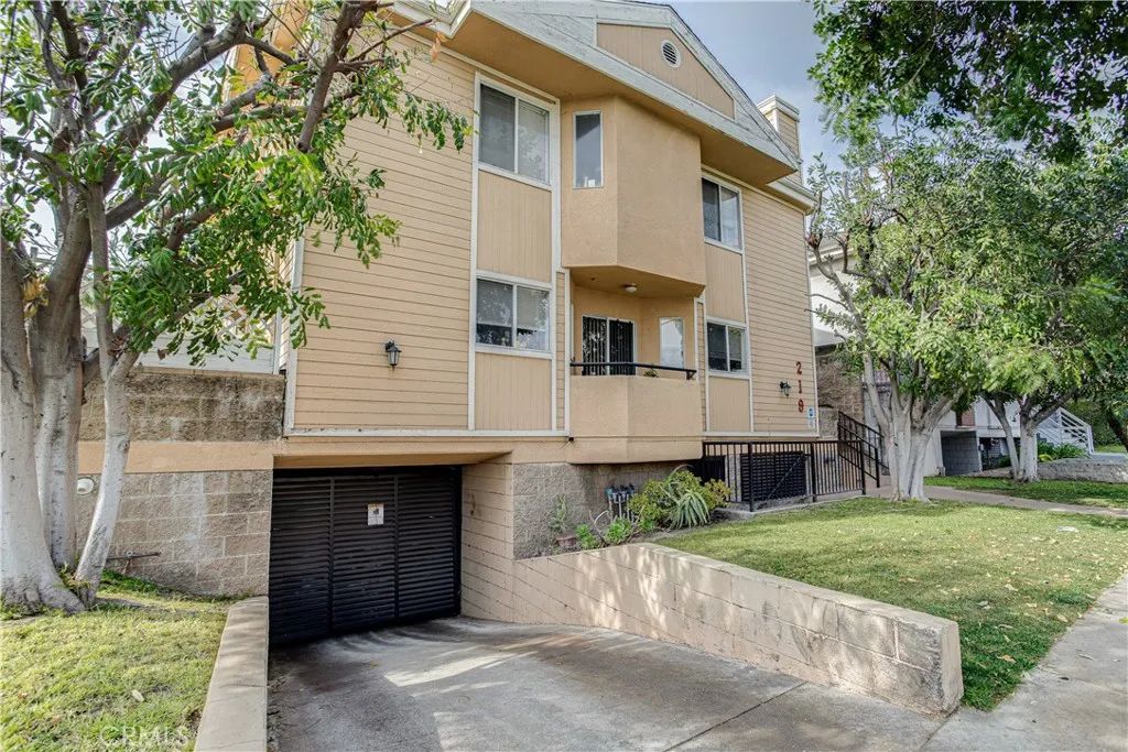 219 N Adams 8, Glendale, CA 91206