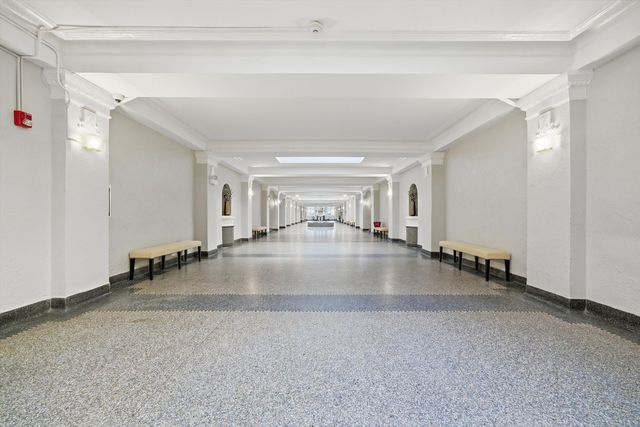 4240 N Clarendon Avenue 209N, Chicago, IL 60613