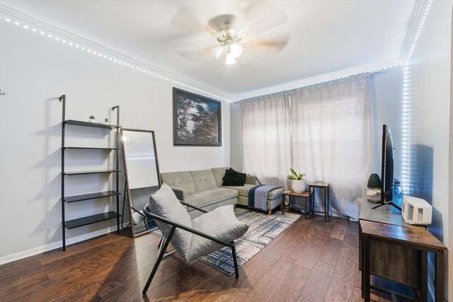 4240 N Clarendon Avenue 209N, Chicago, IL 60613