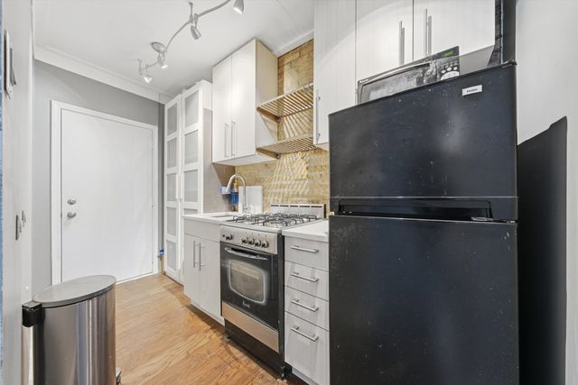 4240 N Clarendon Avenue 209N, Chicago, IL 60613