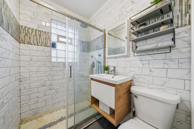 4240 N Clarendon Avenue 209N, Chicago, IL 60613