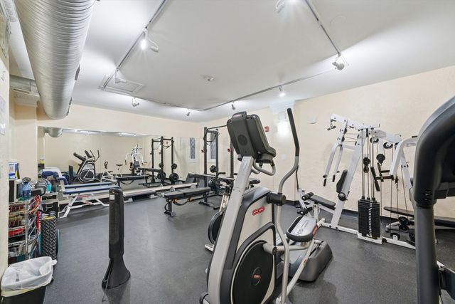 4240 N Clarendon Avenue 209N, Chicago, IL 60613