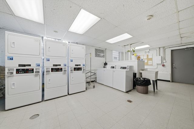 4240 N Clarendon Avenue 209N, Chicago, IL 60613