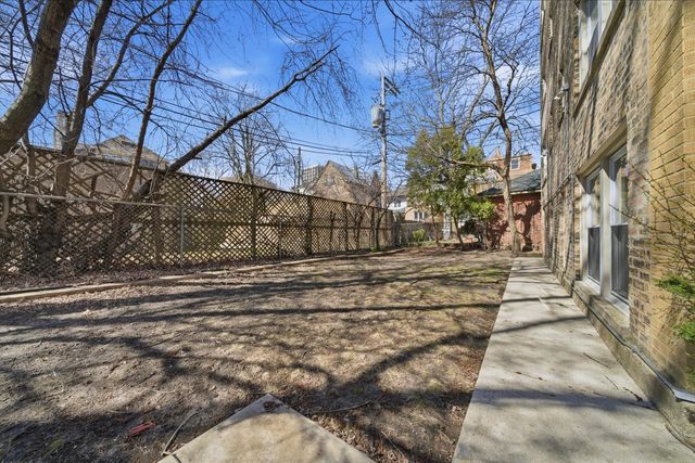 4240 N Clarendon Avenue 209N, Chicago, IL 60613