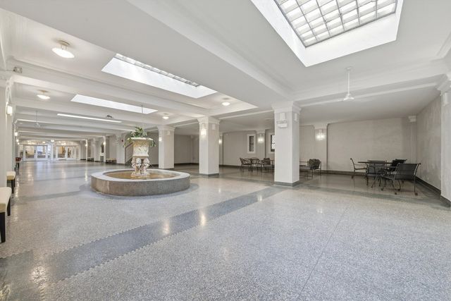 4240 N Clarendon Avenue 209N, Chicago, IL 60613