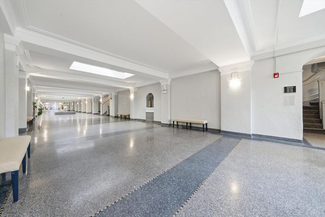 4240 N Clarendon Avenue 209N, Chicago, IL 60613