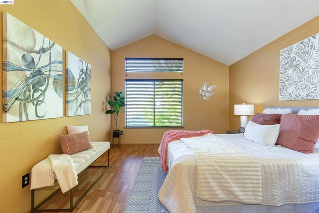 35 Leonard Ct, Alameda, CA 94502