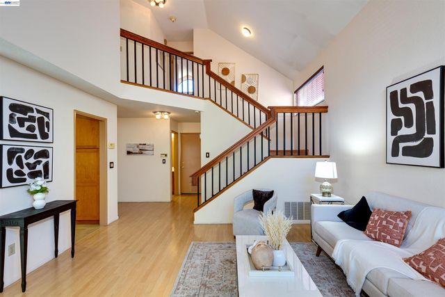 35 Leonard Ct, Alameda, CA 94502