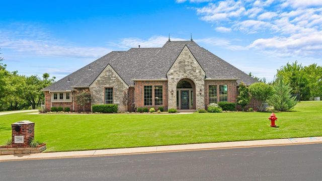 2209 Crestwood Drive, Jones, OK 73049