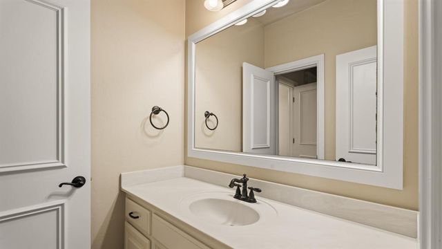2209 Crestwood Drive, Jones, OK 73049