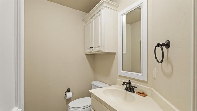 2209 Crestwood Drive, Jones, OK 73049