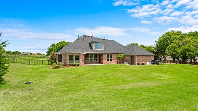 2209 Crestwood Drive, Jones, OK 73049