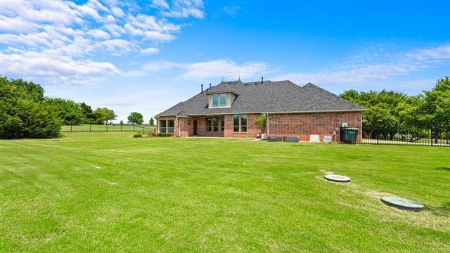 2209 Crestwood Drive, Jones, OK 73049
