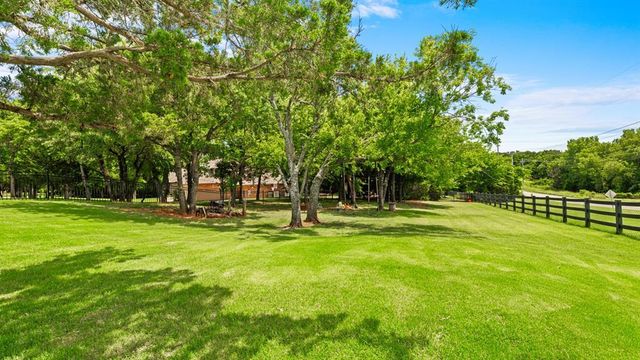 2209 Crestwood Drive, Jones, OK 73049