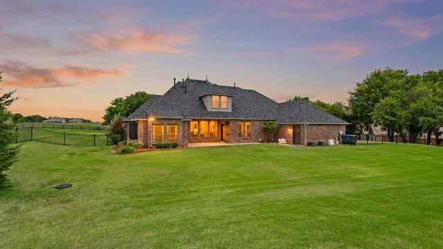 2209 Crestwood Drive, Jones, OK 73049