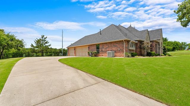 2209 Crestwood Drive, Jones, OK 73049