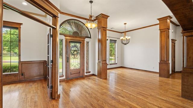 2209 Crestwood Drive, Jones, OK 73049