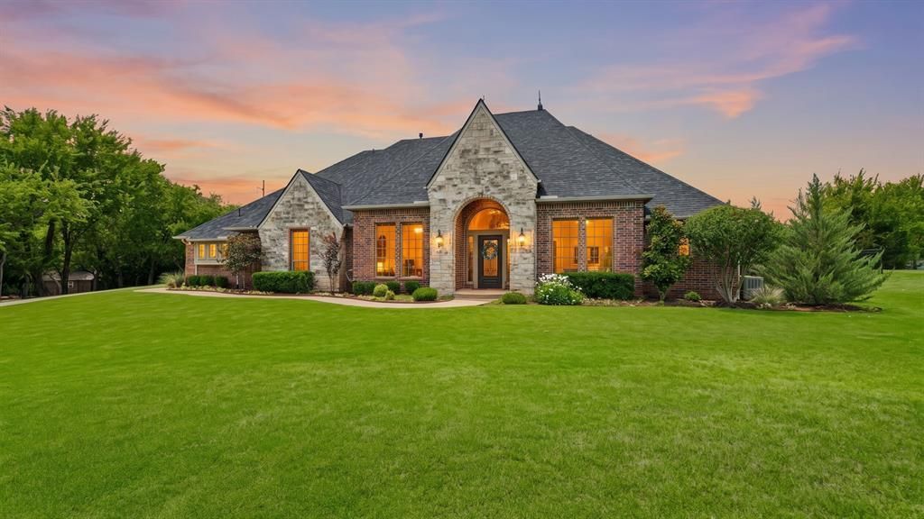 2209 Crestwood Drive, Jones, OK 73049