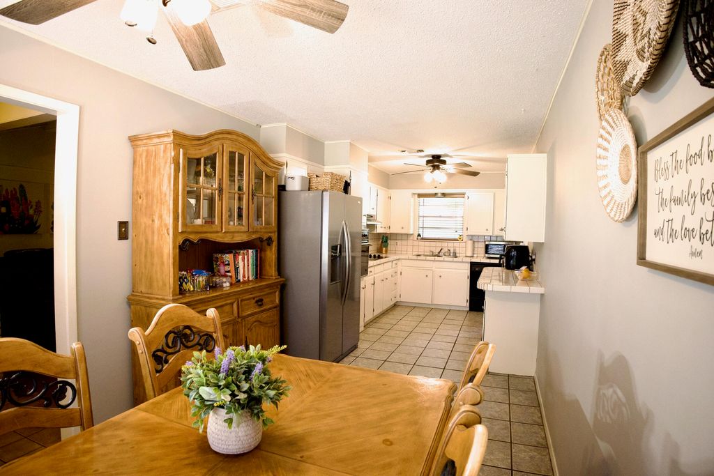 Image 11 of property listing at 3319 Chatterton Drive, San Angelo, TX 76904