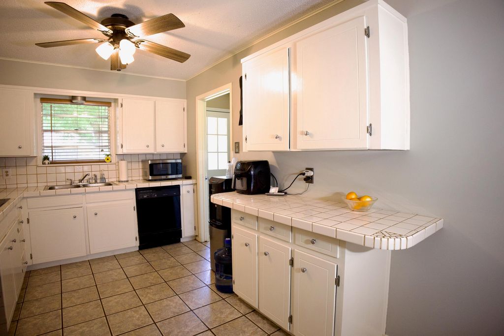 Image 13 of property listing at 3319 Chatterton Drive, San Angelo, TX 76904