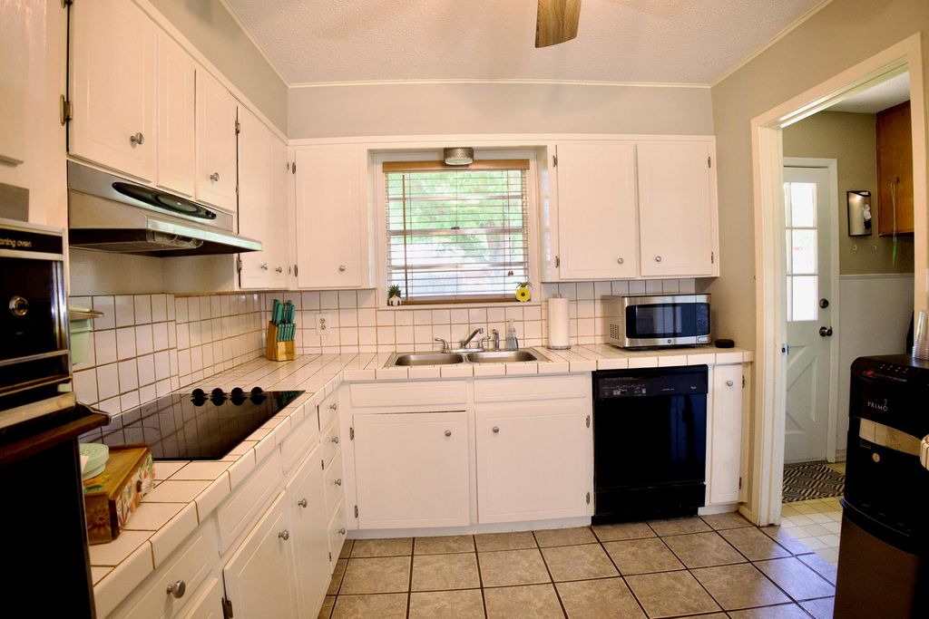 Image 14 of property listing at 3319 Chatterton Drive, San Angelo, TX 76904