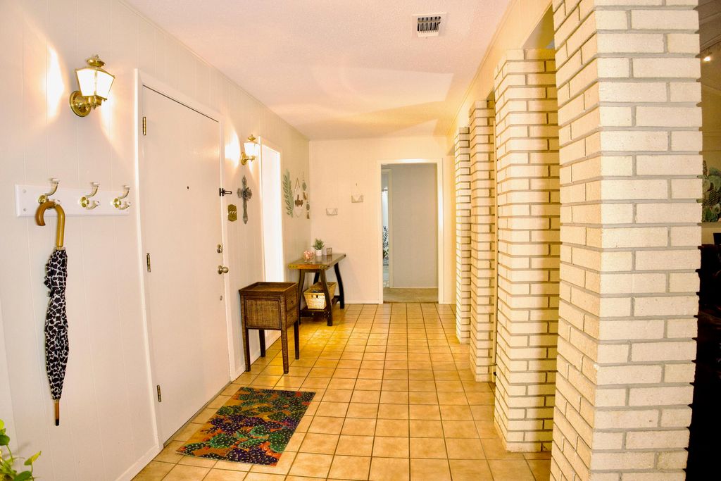 Image 4 of property listing at 3319 Chatterton Drive, San Angelo, TX 76904