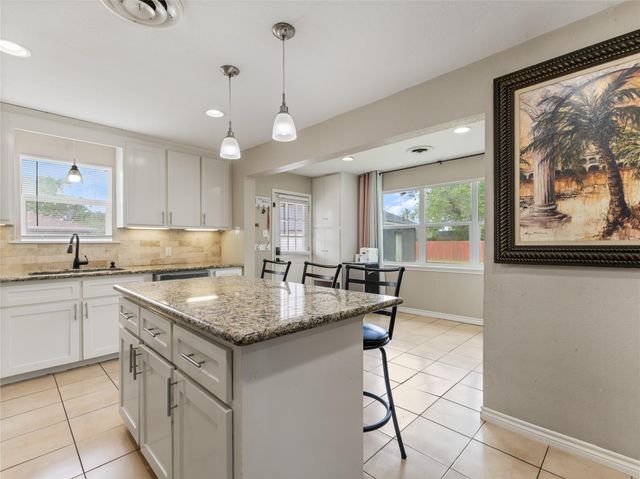 404 E Elizabeth Avenue, Palacios, TX 77465