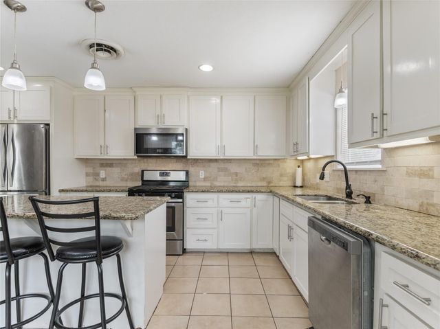 404 E Elizabeth Avenue, Palacios, TX 77465