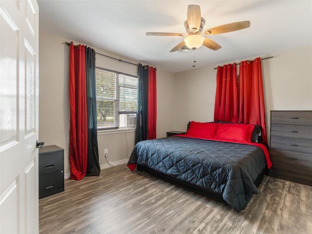 404 E Elizabeth Avenue, Palacios, TX 77465