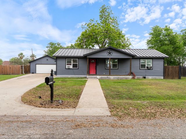 404 E Elizabeth Avenue, Palacios, TX 77465