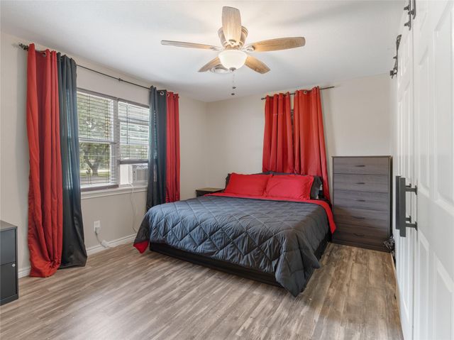 404 E Elizabeth Avenue, Palacios, TX 77465