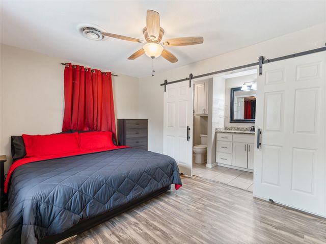 404 E Elizabeth Avenue, Palacios, TX 77465