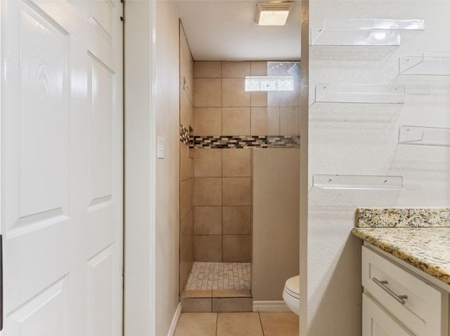 404 E Elizabeth Avenue, Palacios, TX 77465
