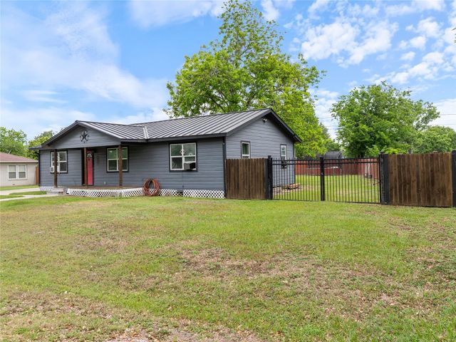 404 E Elizabeth Avenue, Palacios, TX 77465