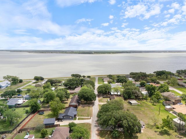 404 E Elizabeth Avenue, Palacios, TX 77465